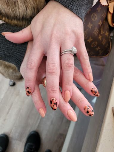 Nail design by Horizon Nail & Spa